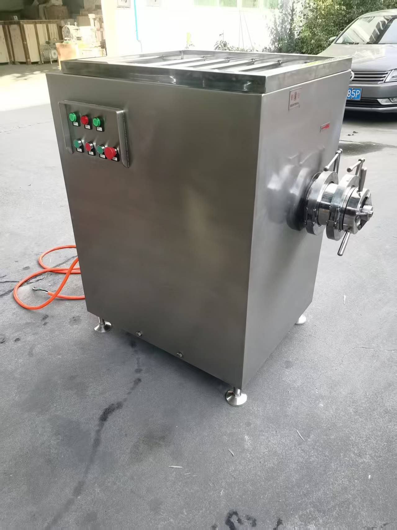 INDUSTRIAL MEAT GRINDER