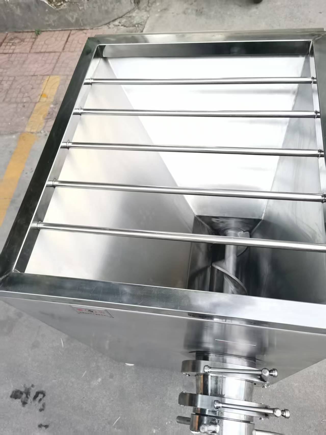 INDUSTRIAL MEAT GRINDER