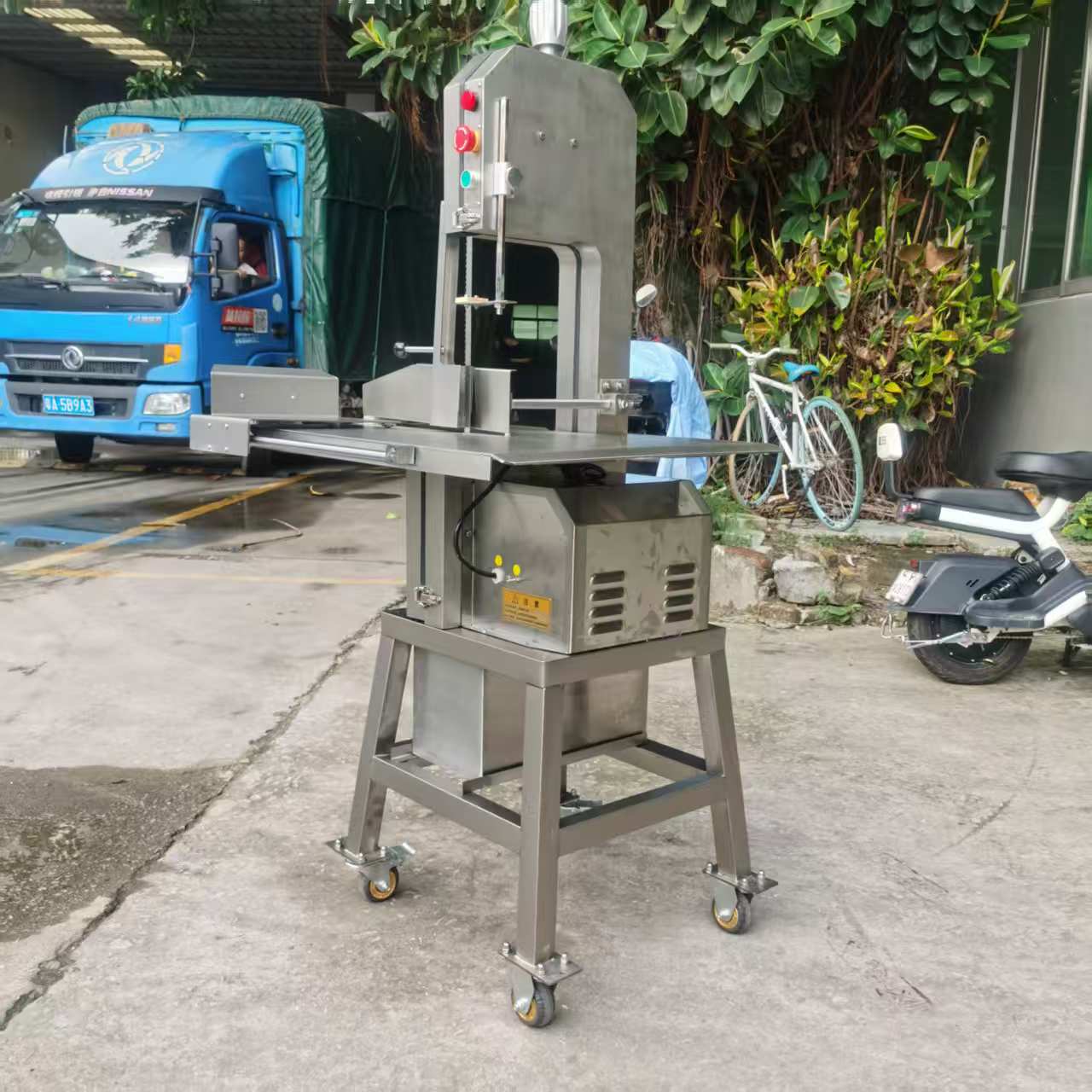 BONE SAWING MACHINE